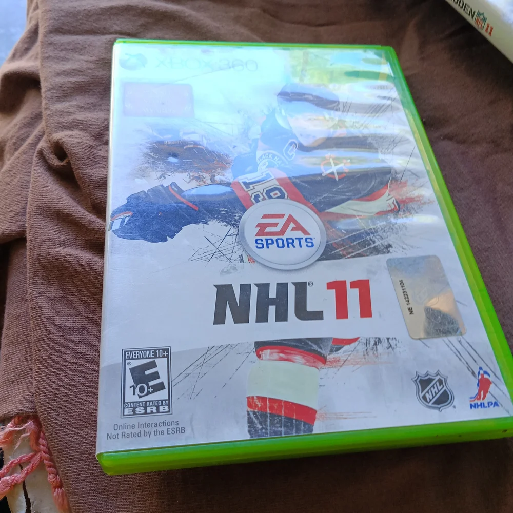 Microsoft Xbox 360 NHL 11 Game - Green Case